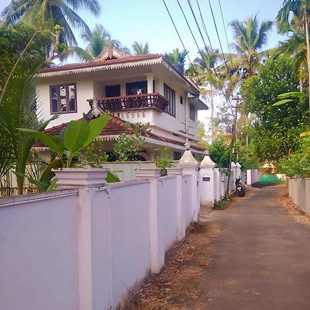 Thachattu Homestay Vaikom Luaran gambar