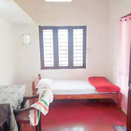 Thachattu Homestay Vaikom Luaran gambar